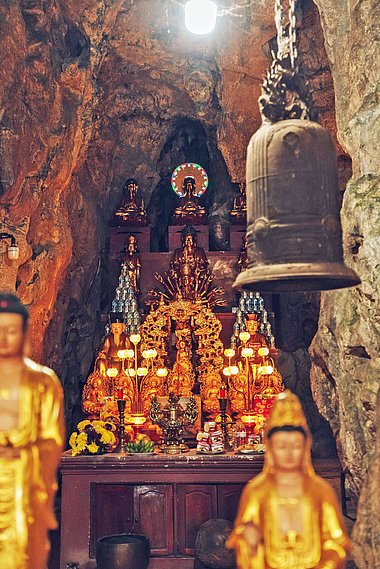 Vietnamesischer Tempel mit Lichter