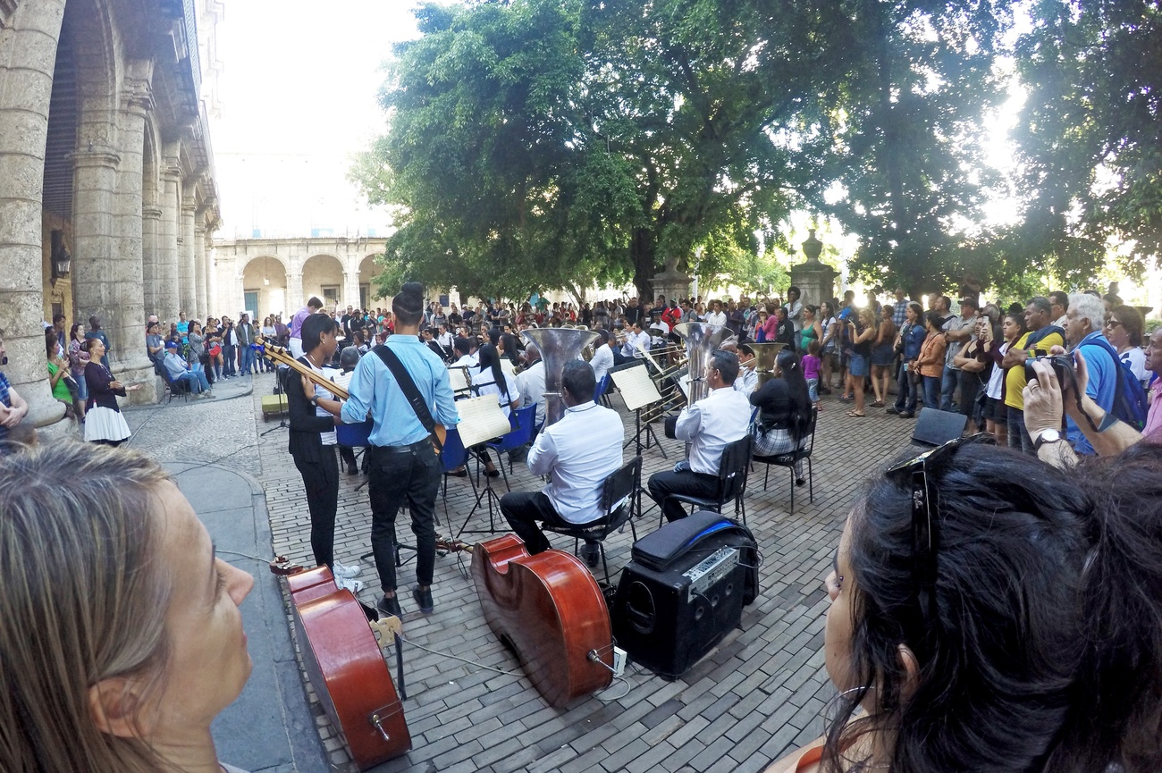 Musiker spielen traditionelle kubanische Musik