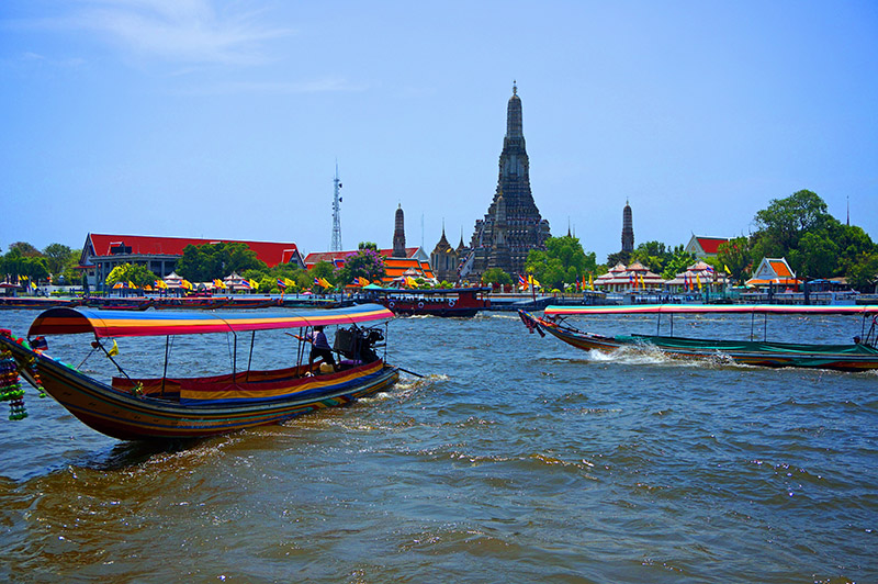 Wat Arun vom Fluss aus